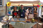 Dr. Simone Cappellari Rabeling and Nadin Kovacevic presenting wild bees ©KomBioTa
