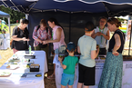 Numerous visitors at the KomBioTa stand ©KomBioTa
