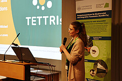 Amelie Hörchl stellt die Vision und Ziele des TETTRIS-Projektes vor. (Foto: KomBioTa)
